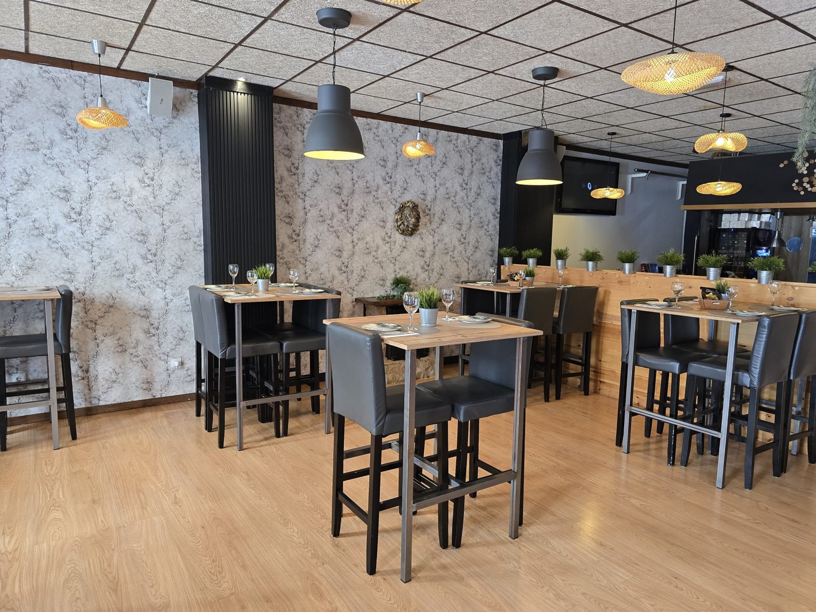 Espacio de aperitivos - Mesas altas Meraki Gastrotapa