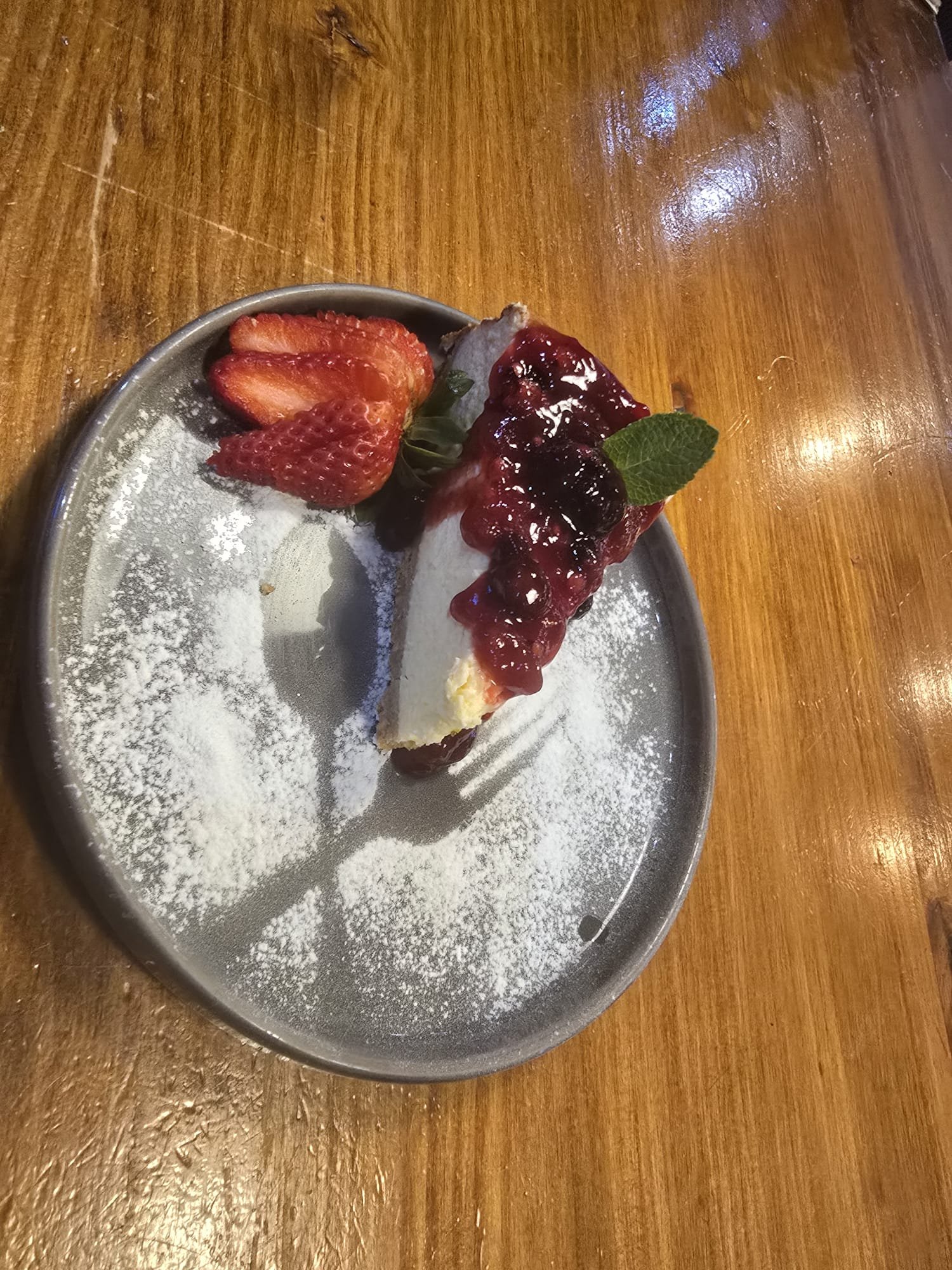 Tarta de queso con frutos del bosque